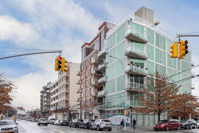 Building Photo - 390 Kings Hwy