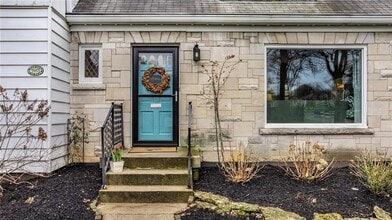 Building Photo - 5953 Rosslyn Ave