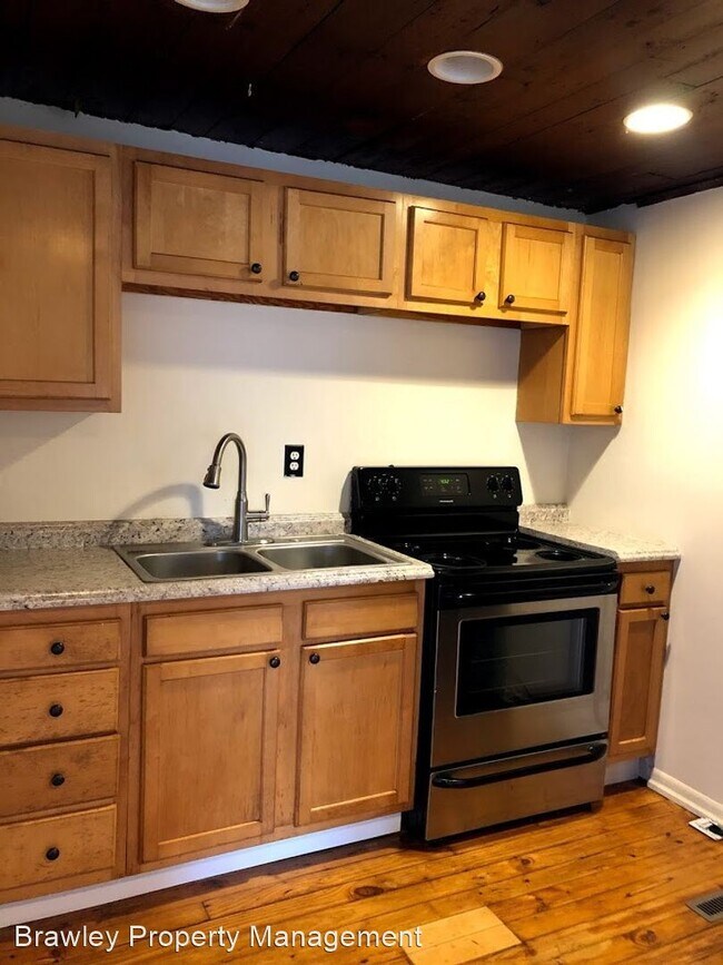 Foto del edificio - Studio, 1 bath House - 308.5 S. Madison St