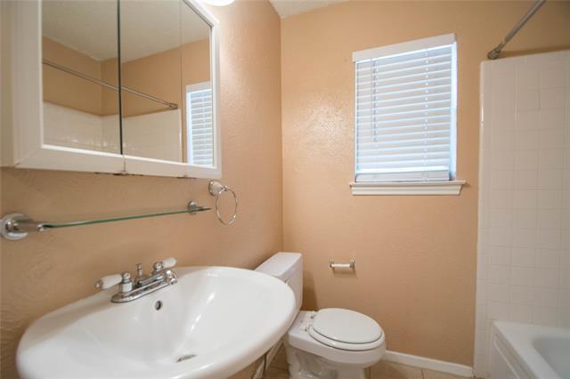 Building Photo - 2613 Pebblebrook St