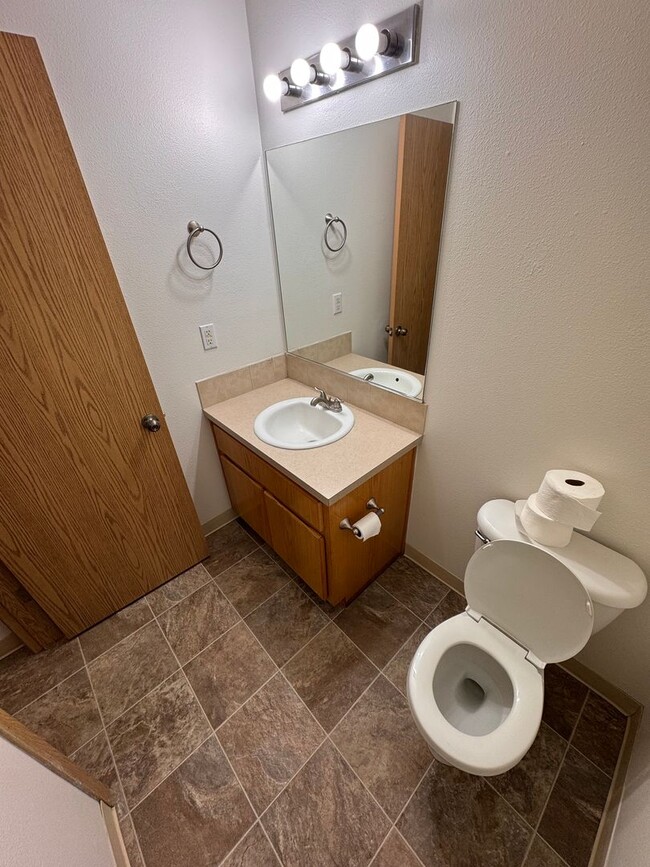 Building Photo - Spacious 3-Bed, 2.5-Bath Duplex for Rent in Longview