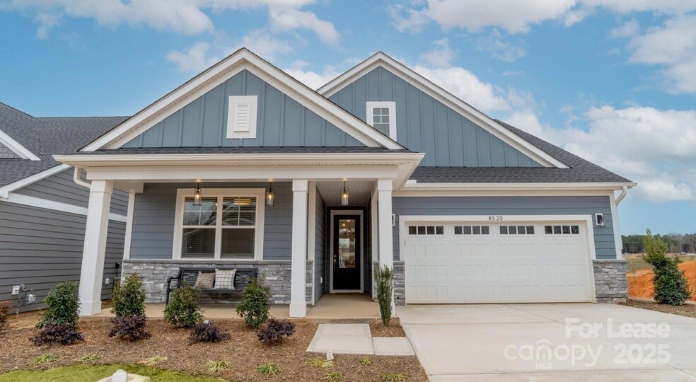 Foto principal - 8629 Chagrin Dr