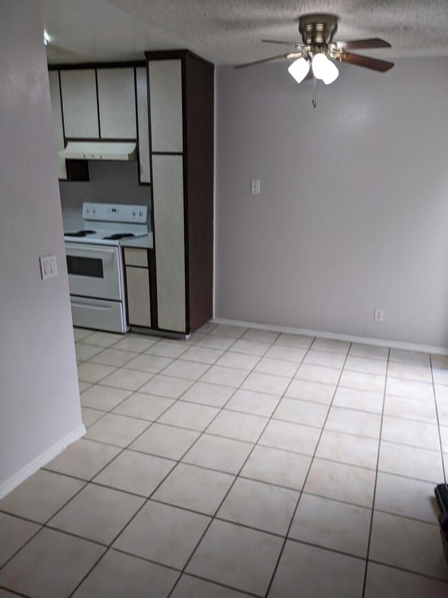 Foto del edificio - 1811 E Grand Ave