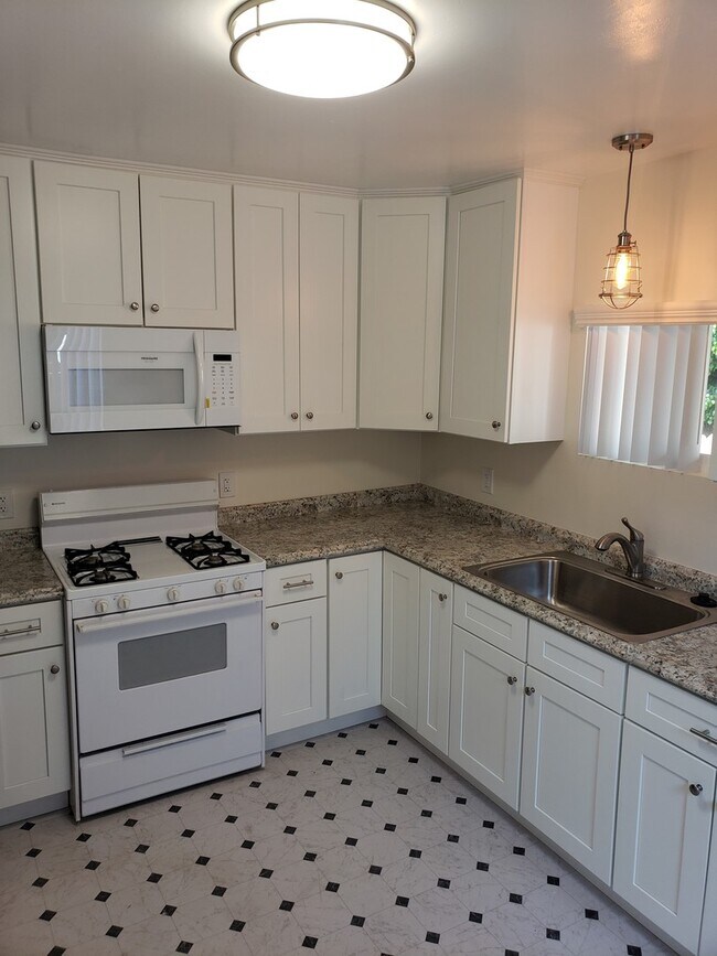Building Photo - 4710