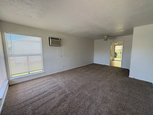 Building Photo - 324 Cottonwood St