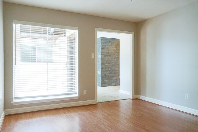 Foto del edificio - 7626 Coachwood Dr