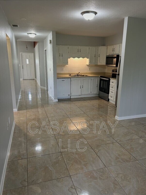 Foto del edificio - 7295-7297 Albany Rd.