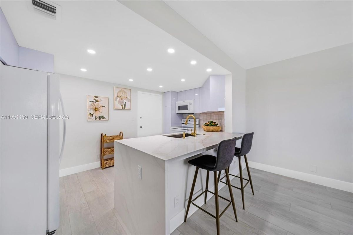 Foto del edificio - 2100 S Ocean Dr