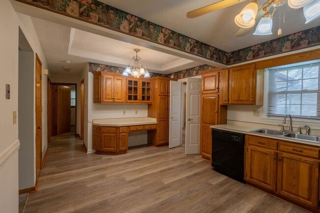 Building Photo - 4 br, 3 bath House - 5605 Arvis Drive