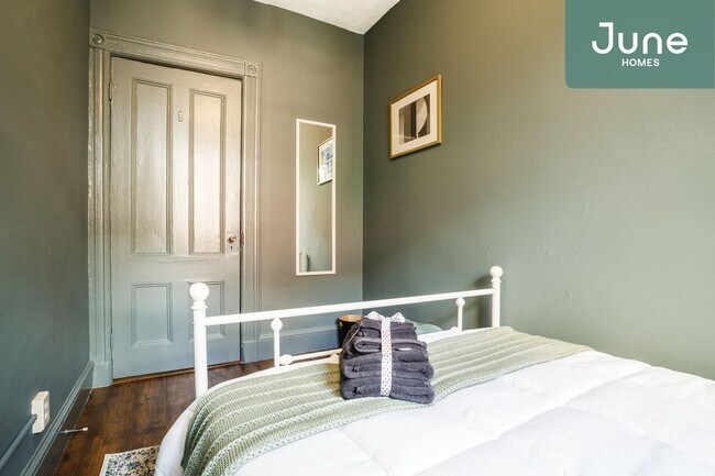 Foto del edificio - ROOM ONLY in 5-bed/1.0-bath Home
