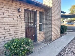 Building Photo - 6610 S Lakeshore Dr