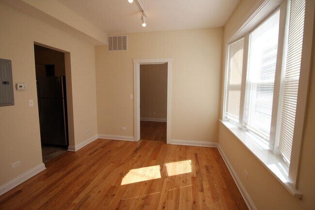 Building Photo - 3115 N Monticello Ave