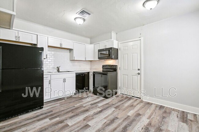 Building Photo - 1005 Isbell St