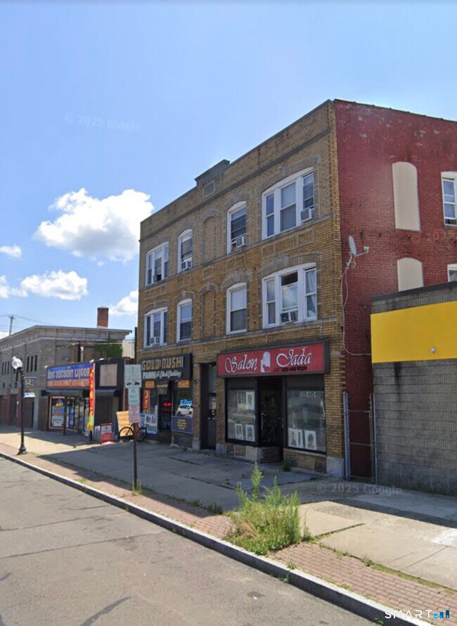 Building Photo - 1804 Barnum Ave