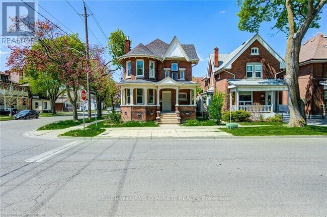 Building Photo - 200 Park Ave