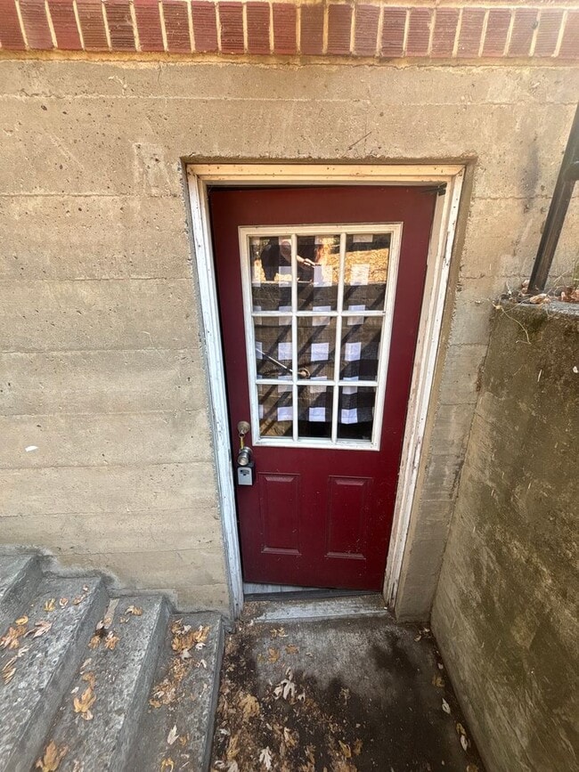 Building Photo - 715 NE Stadium Way