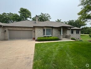 Building Photo - 881 Glenmore Ct