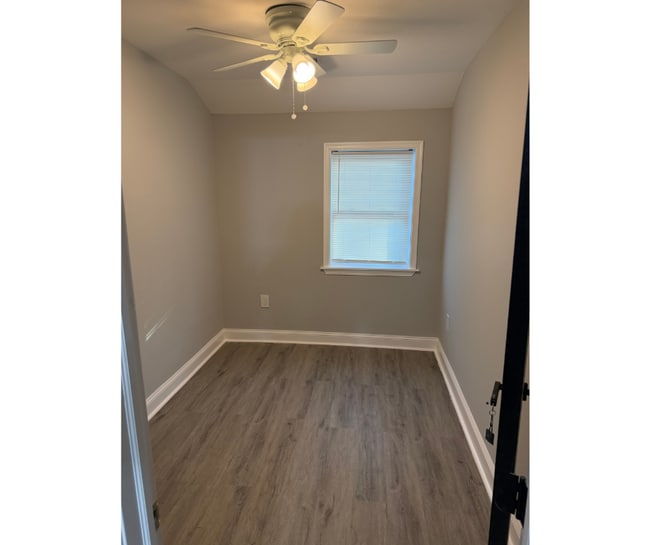 Building Photo - 1271 Limit Ave