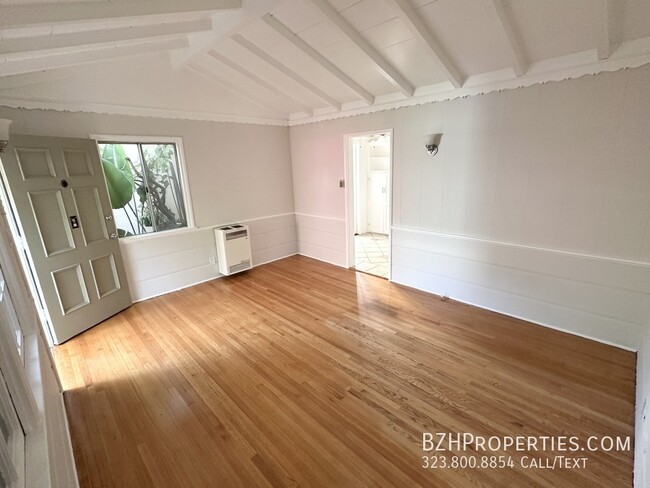 Building Photo - Serene WeHo Oasis - Your Perfect 1-Bedroom...