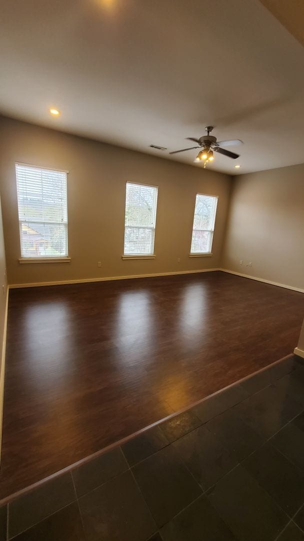 Building Photo - 40 E Maple St