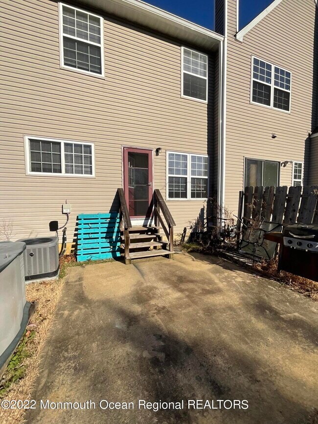 Building Photo - 907 Creamery Ct