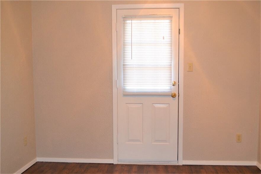 Primary Photo - 1247 Dallas Dr