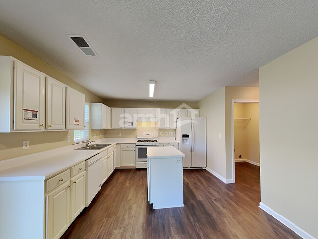 Building Photo - 1079 Chapel Creek Rd