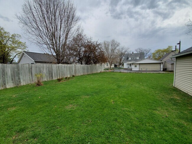 Foto del edificio - NE Rochester - 3 bed, 2 bath