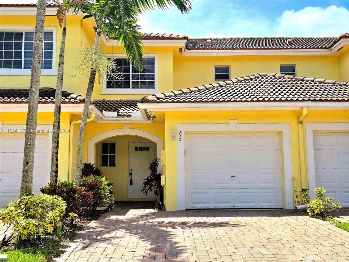 Foto principal - 832 Imperial Lake Rd