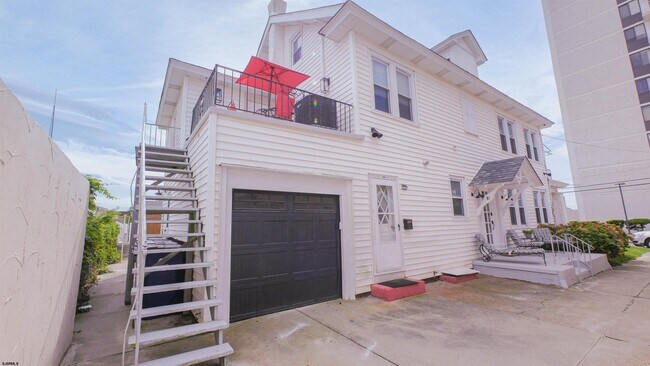 Building Photo - 229 N Derby Ave