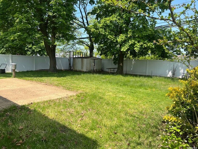 Building Photo - 92 Acre Ln