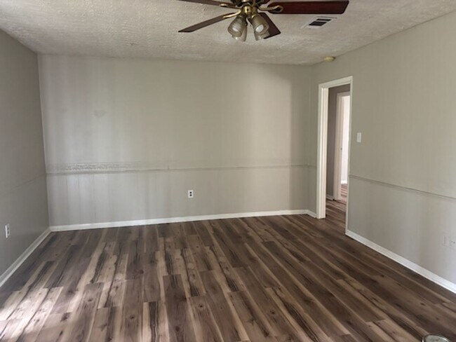 Building Photo - 4528 Sandlewood Dr