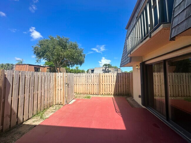 Foto del edificio - 59 Lake Arbor Dr