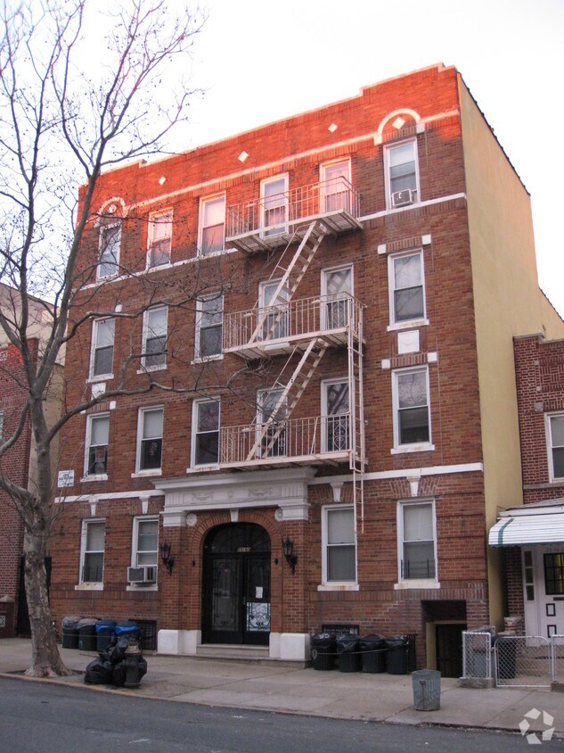 Primary Photo - 25-60 33rd St