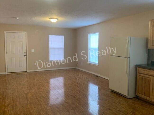 Foto del edificio - 3 Bedrooms / 1 Bath!  Cute and Charming Ho...