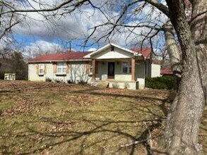 Building Photo - 204 B Hall Rd