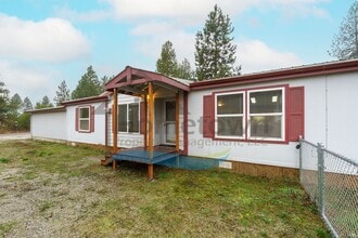 Building Photo - 5425 E Grove Ave