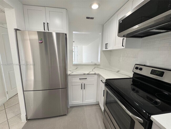 Building Photo - 946 W 37th Terrace
