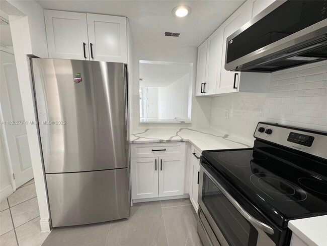 Foto del edificio - 946 W 37th Terrace