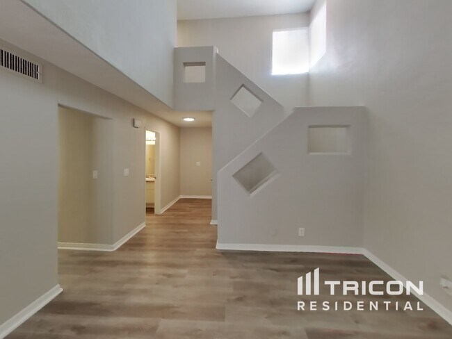 Building Photo - 1437 S Christy Ln