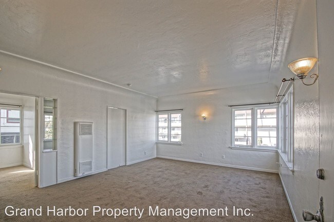 Foto del edificio - 700-702 S Catalina Ave