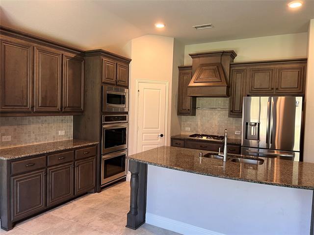 Building Photo - 1304 Lakeview Dr