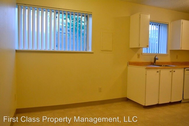 Building Photo - 3600 SW Beaverton Hillsdale Hwy