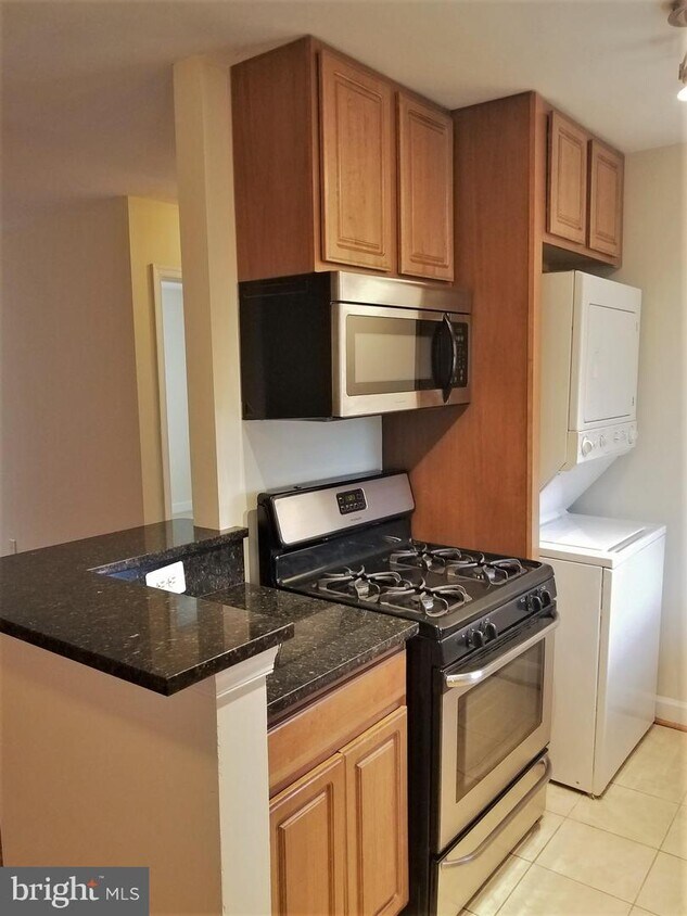 Foto principal - 6870 Hawthorne St