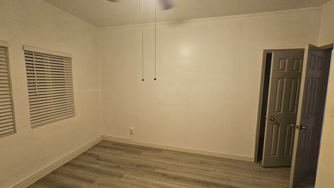 Building Photo - 1219 1/2 W 62nd St