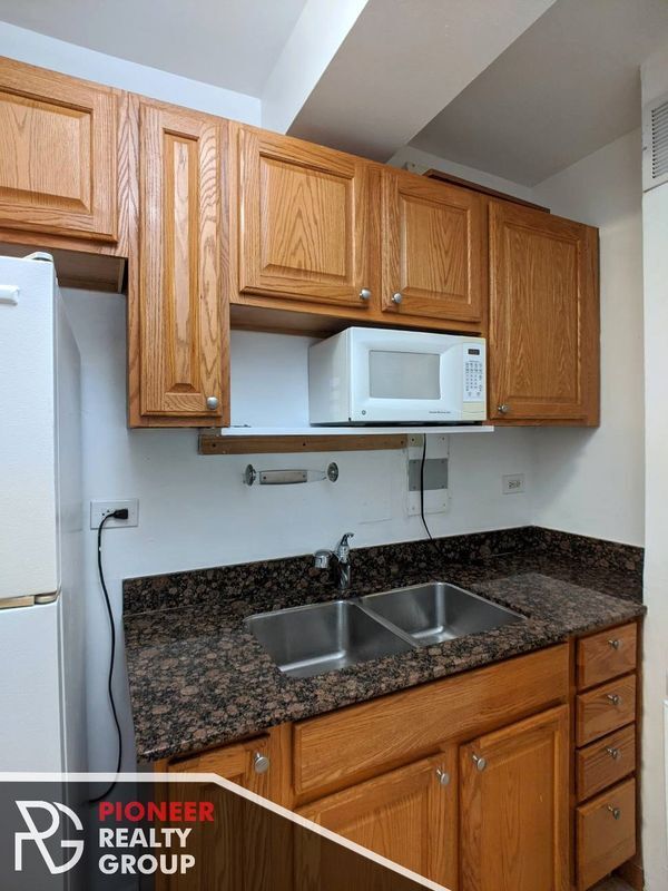 Foto del edificio - 4180 N Marine Dr