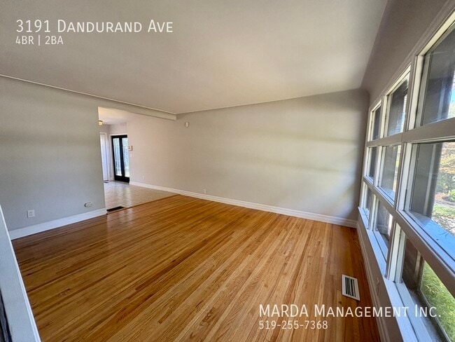 Photo du bâtiment - BEAUTIFUL 4 BED /1.5 BATH HOME - SOUTH WIN...