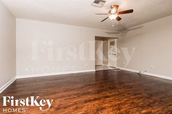 Building Photo - 8026 N Ola Ave