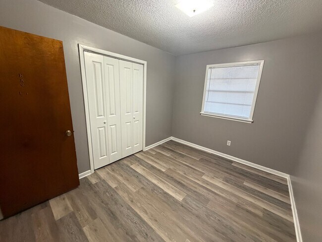 Foto del edificio - 2205 Pearson Ave
