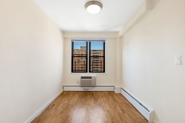 Foto del edificio - 96-04 57th Ave